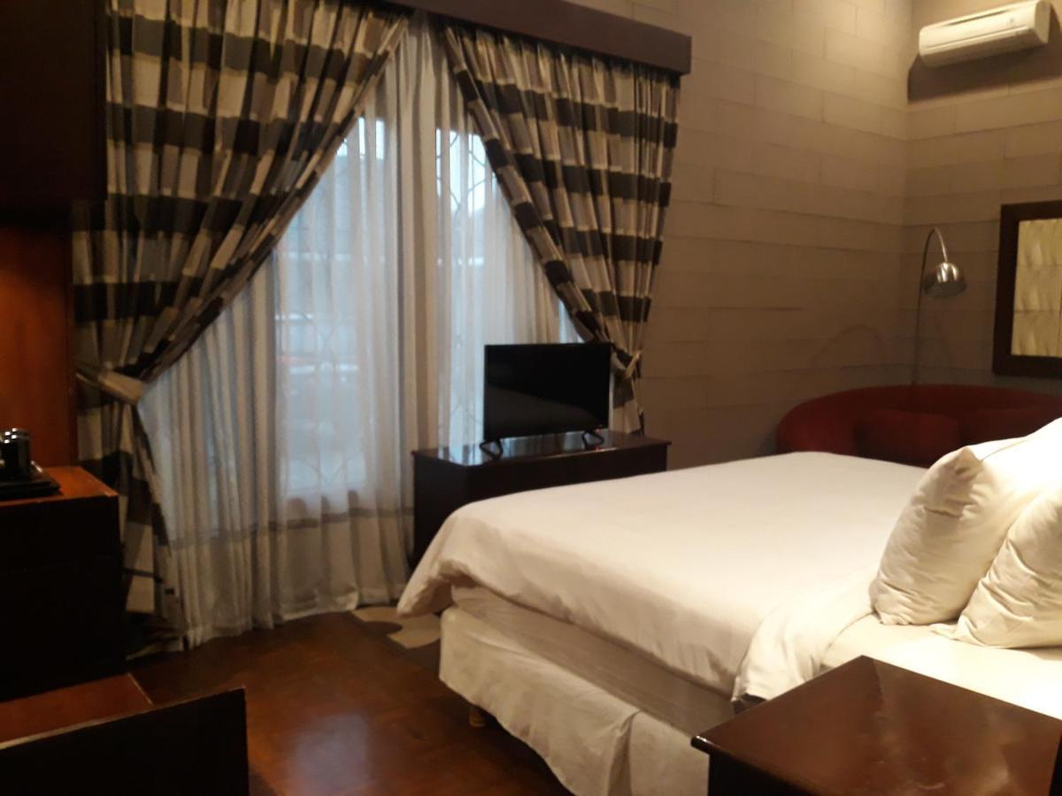 Alsalam Syariah Guesthouse Solo Exterior foto