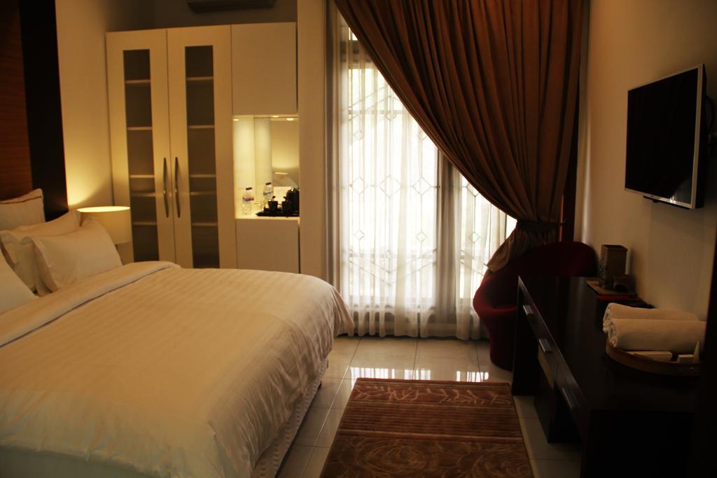 Alsalam Syariah Guesthouse Solo Exterior foto